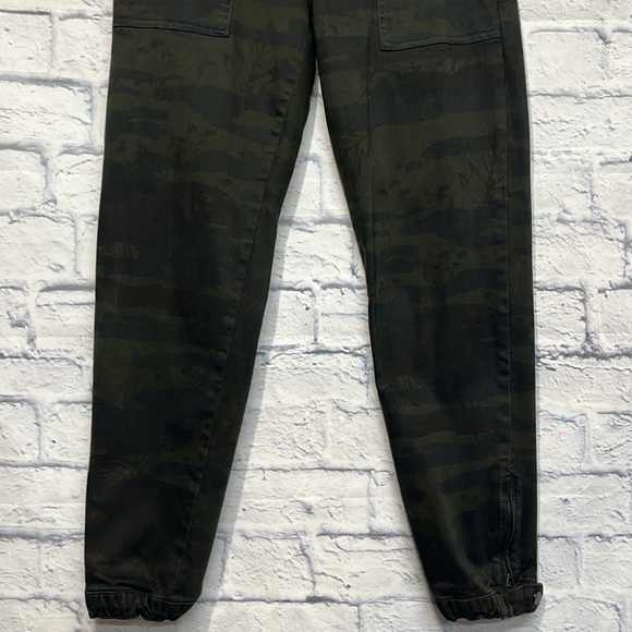 Blank NYC Camouflage Cuffed Joggers Size 28 - Picture 3 of 5
